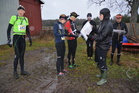 Jussi jakoi kartat Nenänvalkaisun 25 km:n pienelle starttiryhmälle.