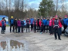Mutta pyhänä hienosta syyssäästä sai nauttia tämä reipas ja rento taivaltajien joukko. (Yläkuvat: Mari S-A; lisätty juttuun 1.11.)