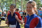 Jännää on, vaihdon odottaminen, sanoivat Am-mitalistit Päivi ja Helena.
