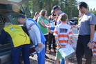 Pitkä jonohan siitä taas tuli, kun 210 suunnistajaa ilmoittautui, mukana mm. Pekka ja Raimo N.