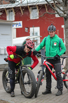 Kokeneemmat käyttivät maastopyöriä. (Kuvat: Reea).