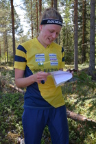 Naisten voittaja Tuulia on taas innoissaan kilpasuunnistuksesta.