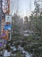 Punaiset nauhat opastavat mastolta karttalaatikolle